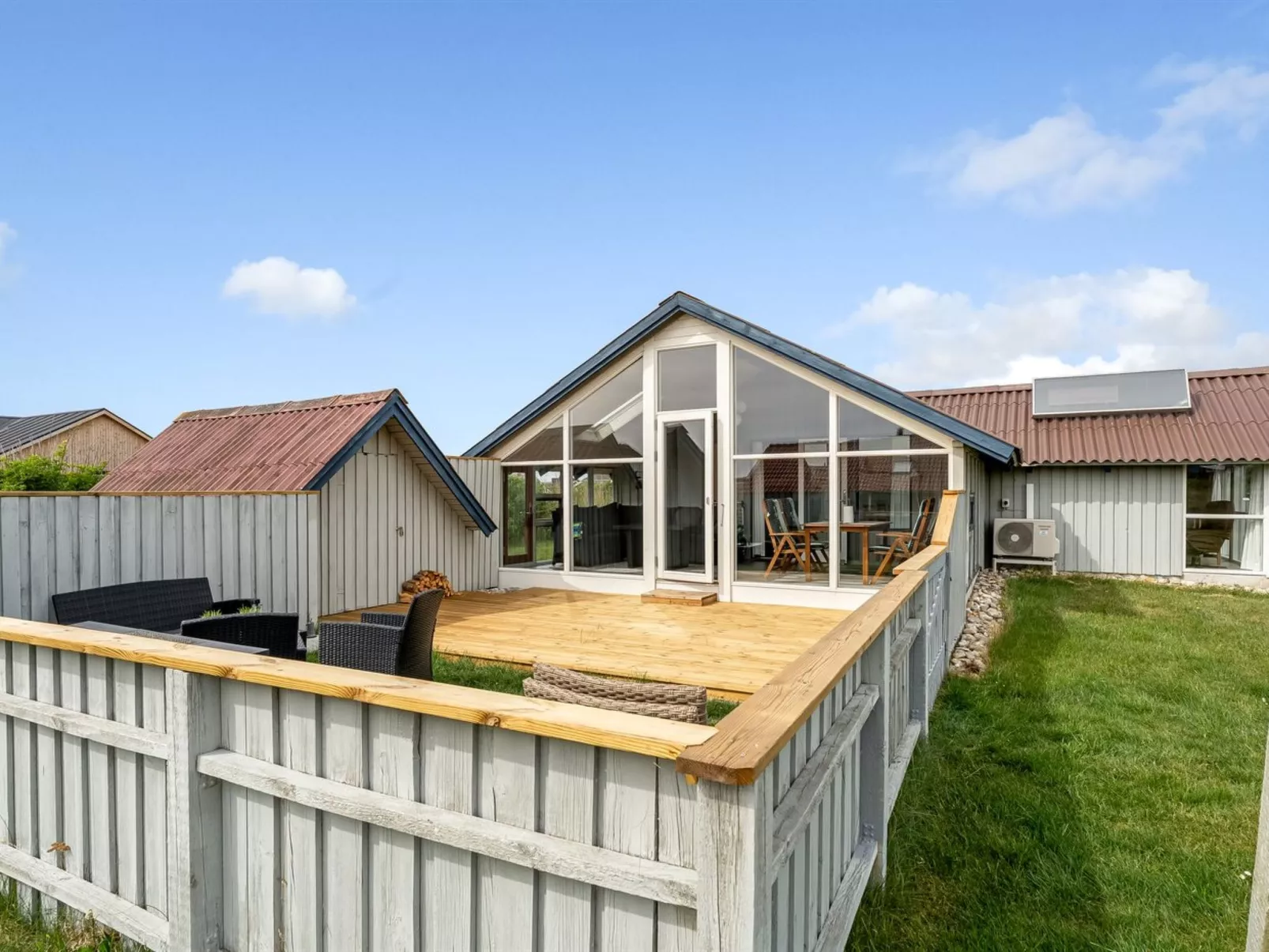 "Emppu" - 250m from the sea-Buiten