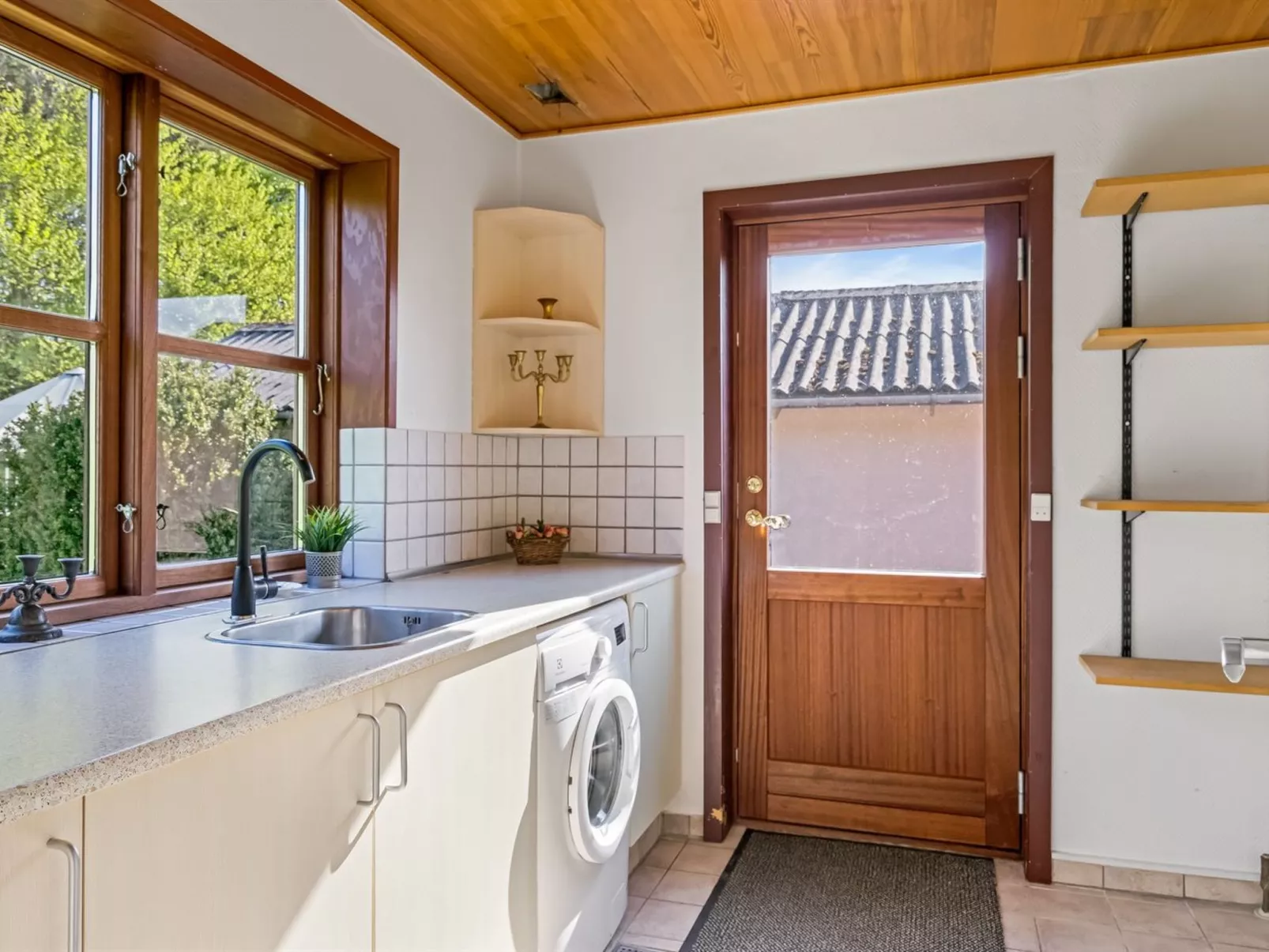 "Satu" - 2km from the sea-Binnen