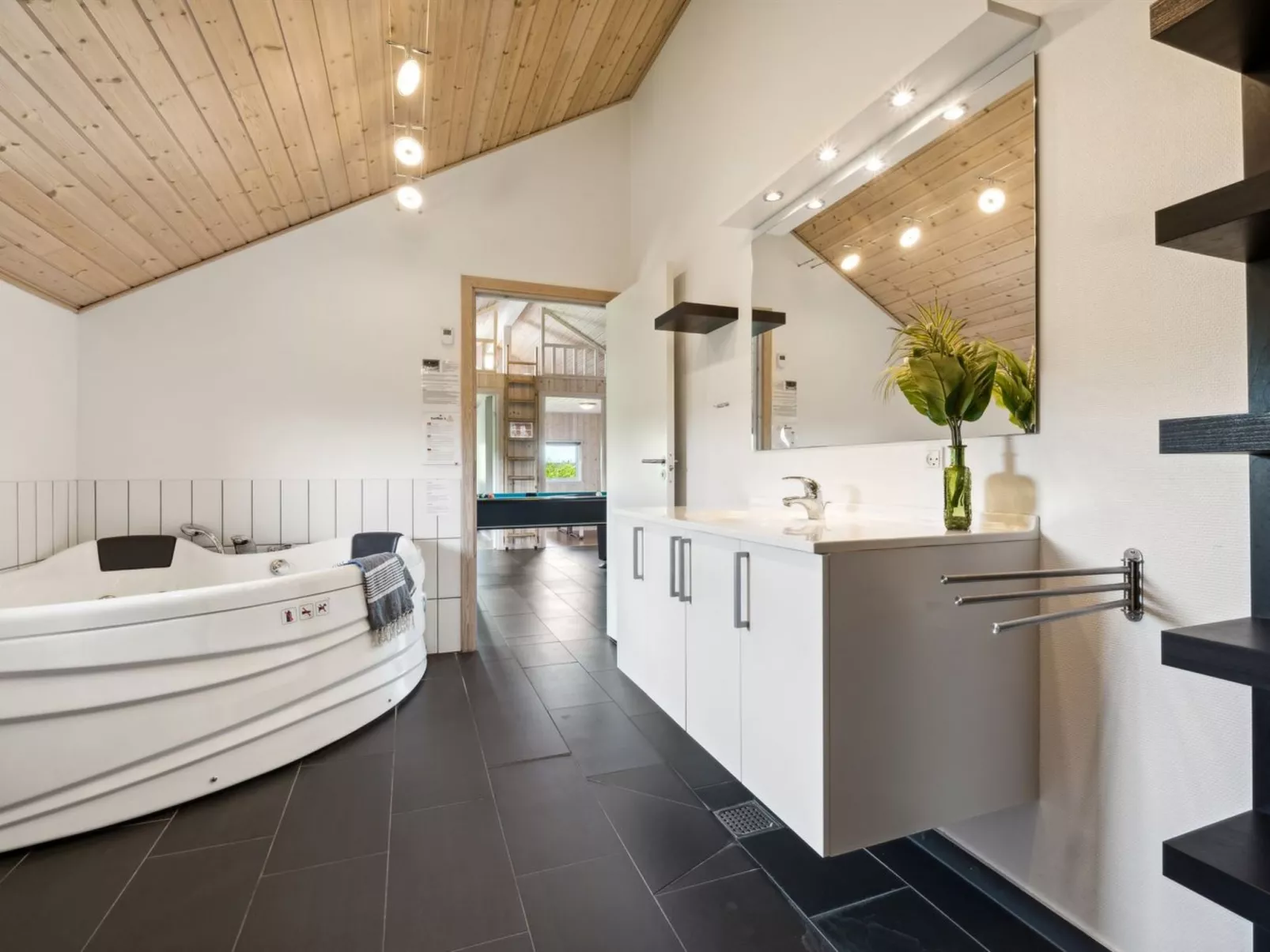 "Edzard" - 800m from the sea-Binnen