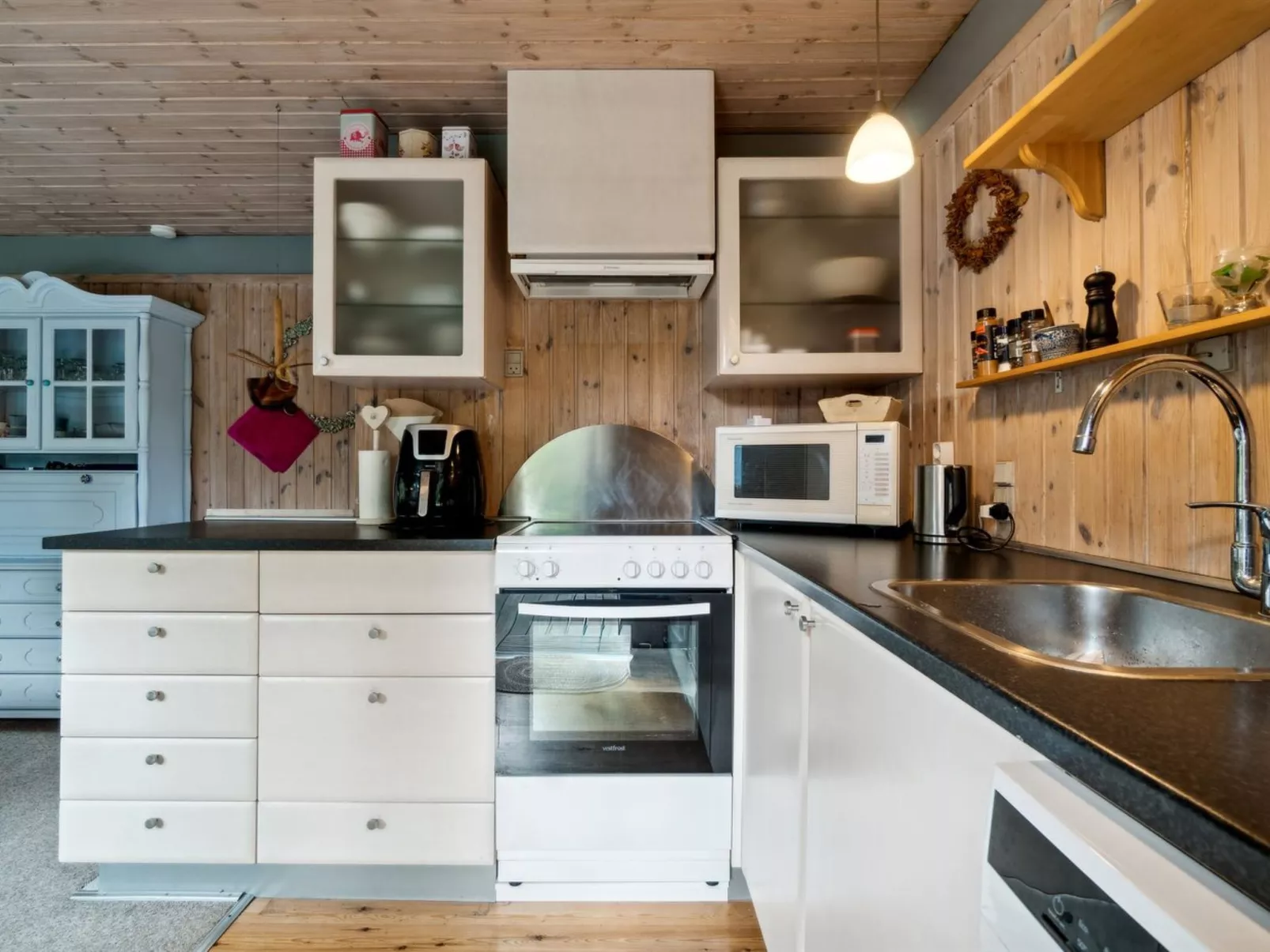 "Sunita" - 300m from the sea-Binnen