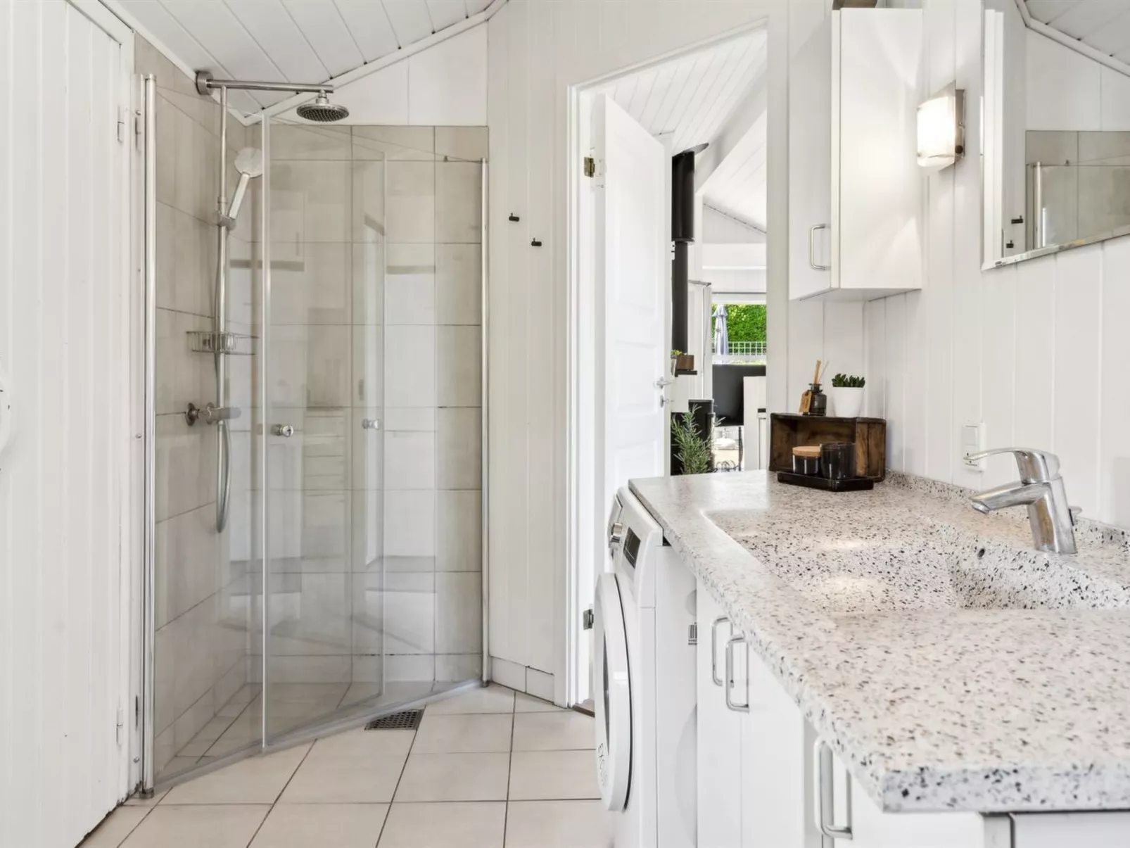 "Enida" - 350m to the fjord-Binnen