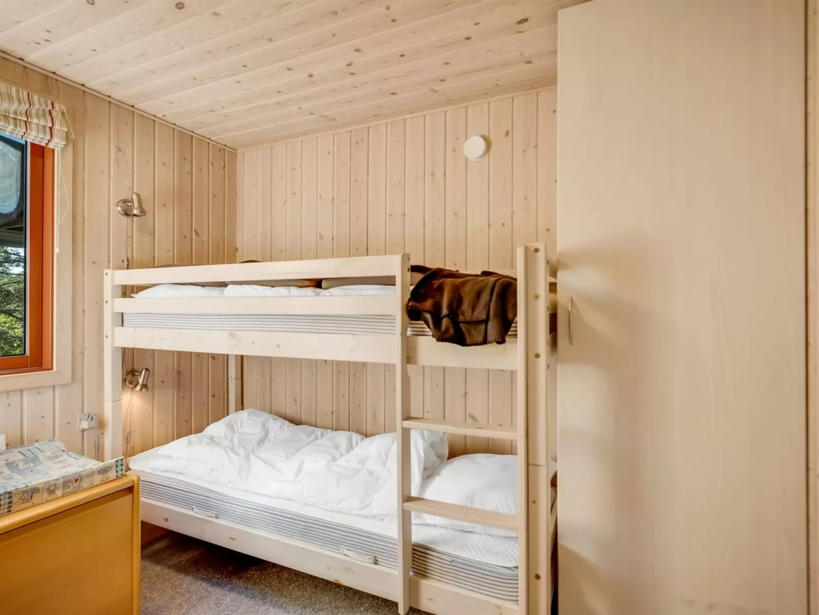 "Rajna" - 500m to the fjord-Binnen