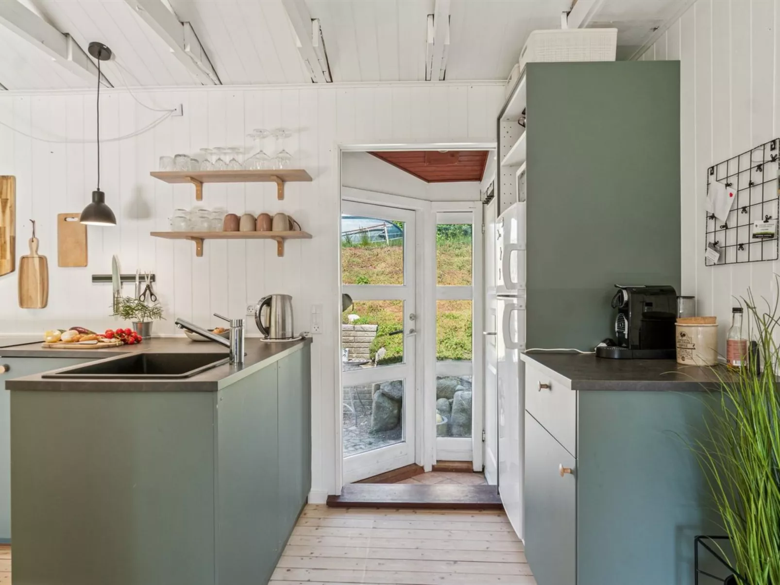 "Jovana" - 150m to the fjord-Binnen