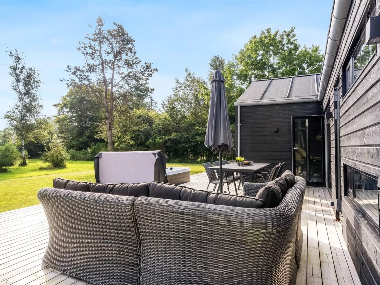 "Jahn" - 250m to the fjord-Buiten