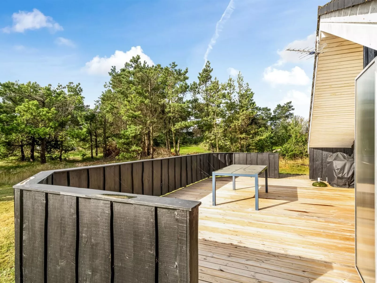 "Skrollan" - 200m to the fjord-Buiten