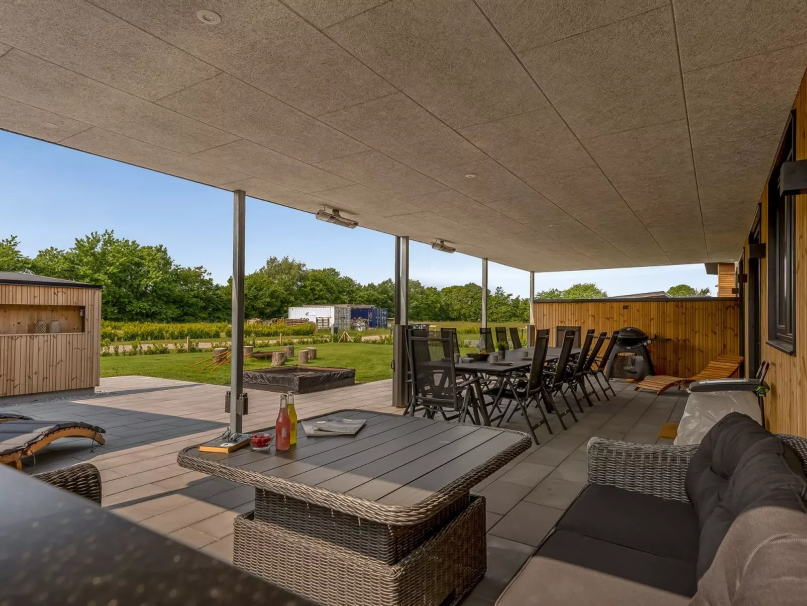 "Elevus" -  from the sea-Buiten