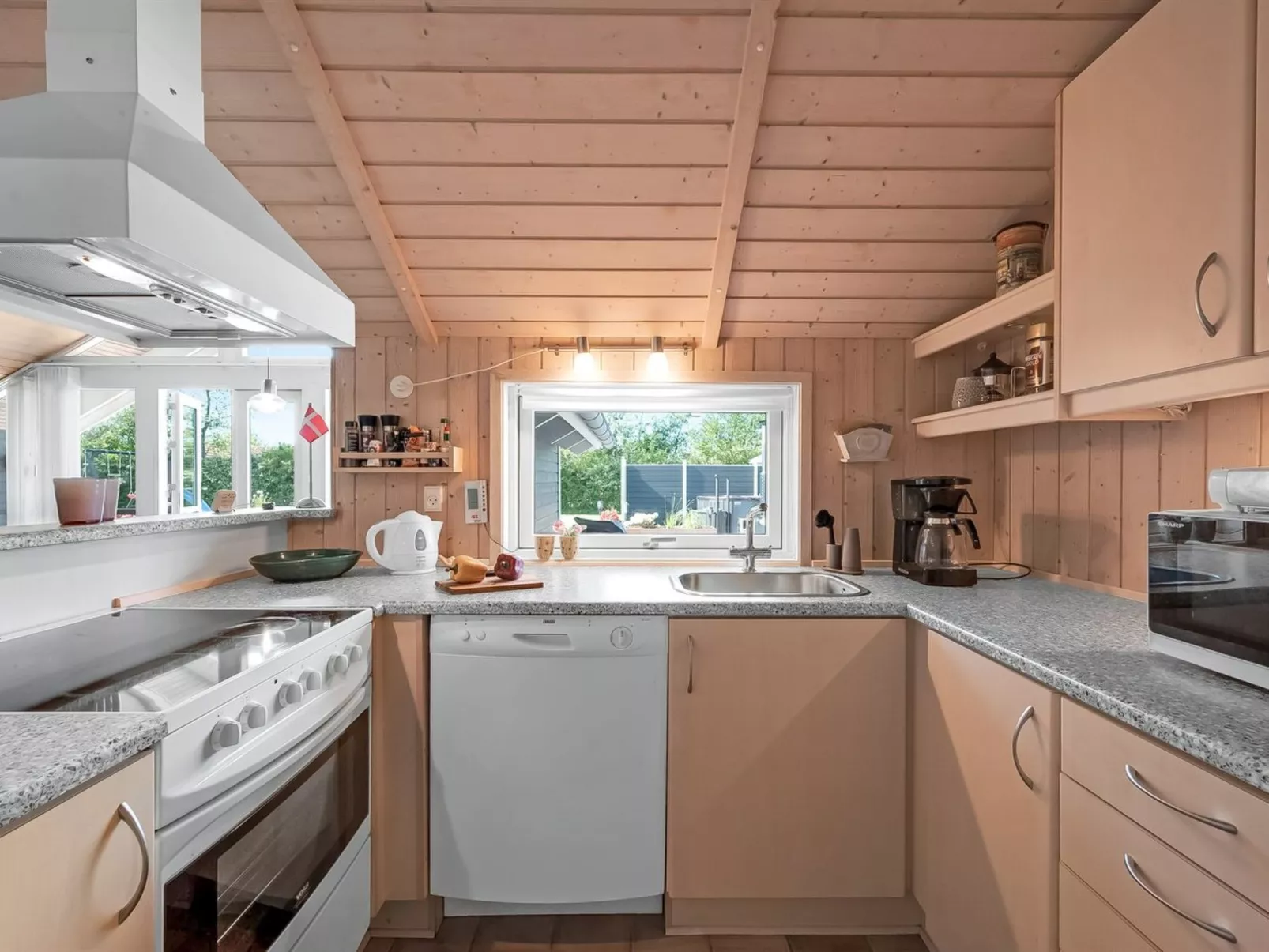 "Kuisma" - 1.1km to the fjord-Binnen