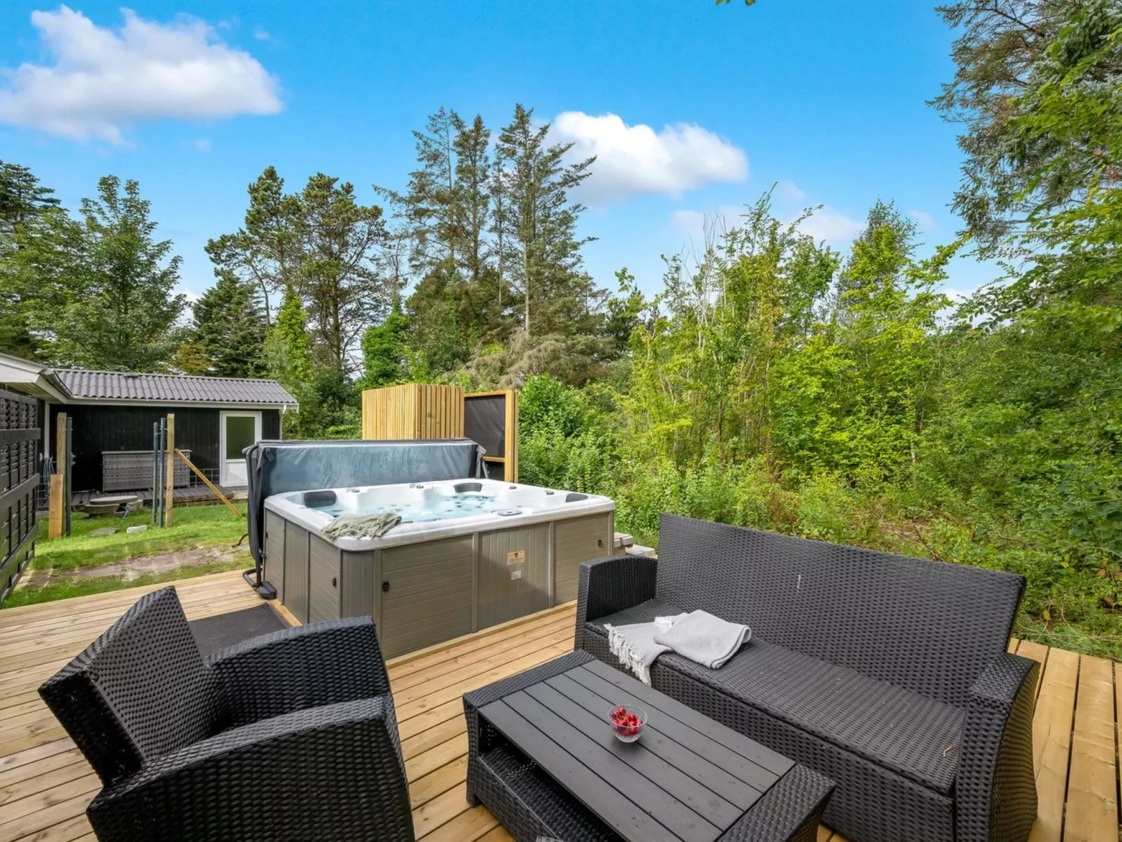 "Tiina" - 500m to the fjord-Buiten