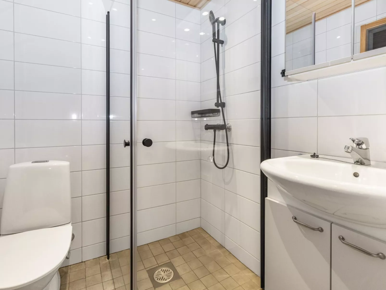 Saariseläntie 8 e 11-Binnen