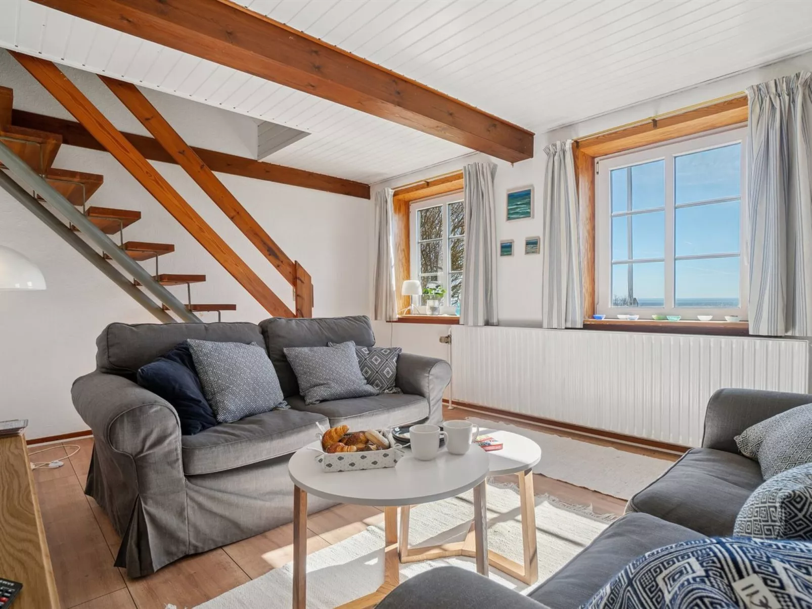 "Hakon" - 40m from the sea-Binnen