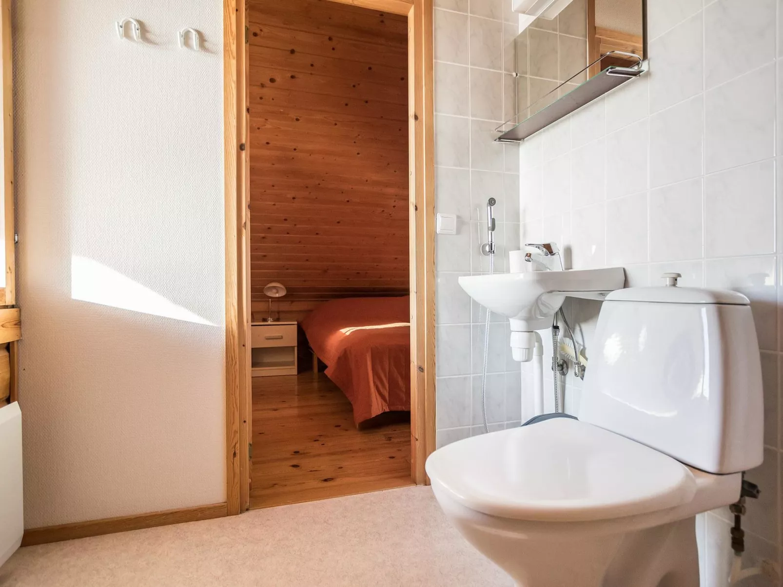 Aurinkoalppi 11a paritalon yläkerta-Binnen