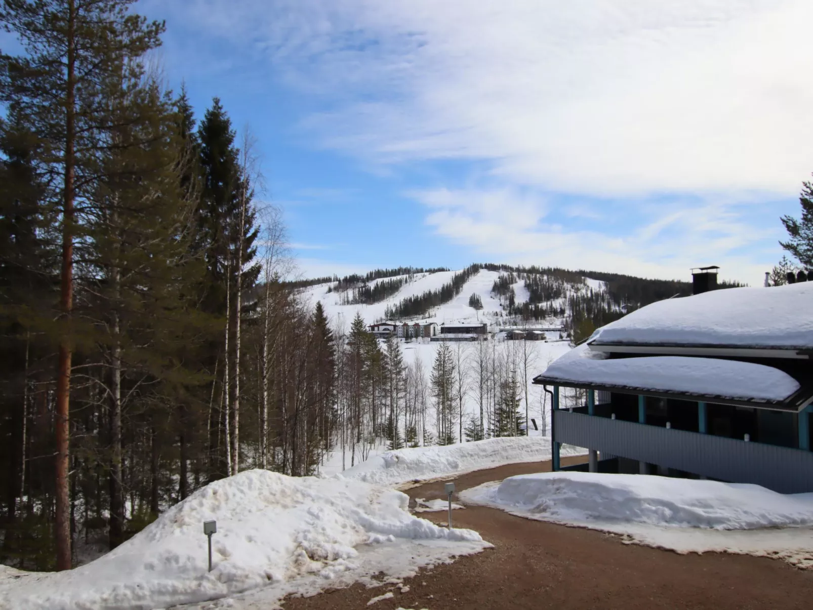 Taukotuli 4 paritalon alakerta-Binnen