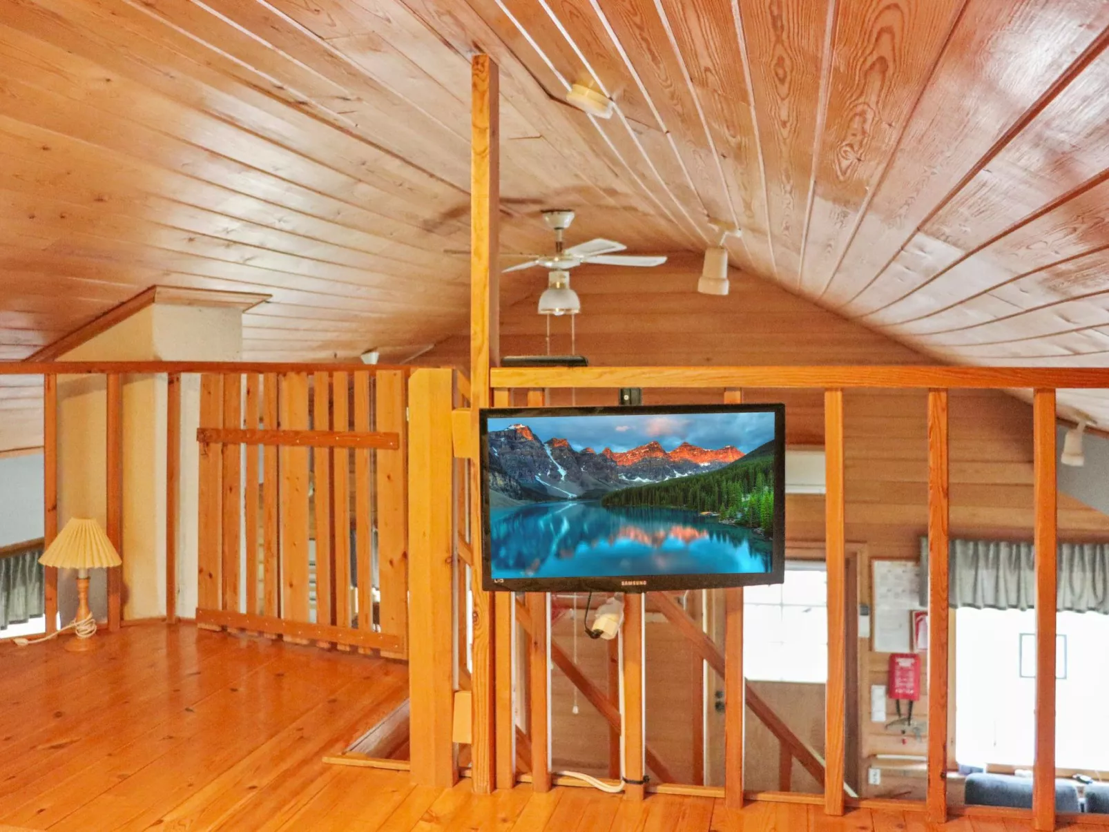 Hyryn herra mökki-Binnen