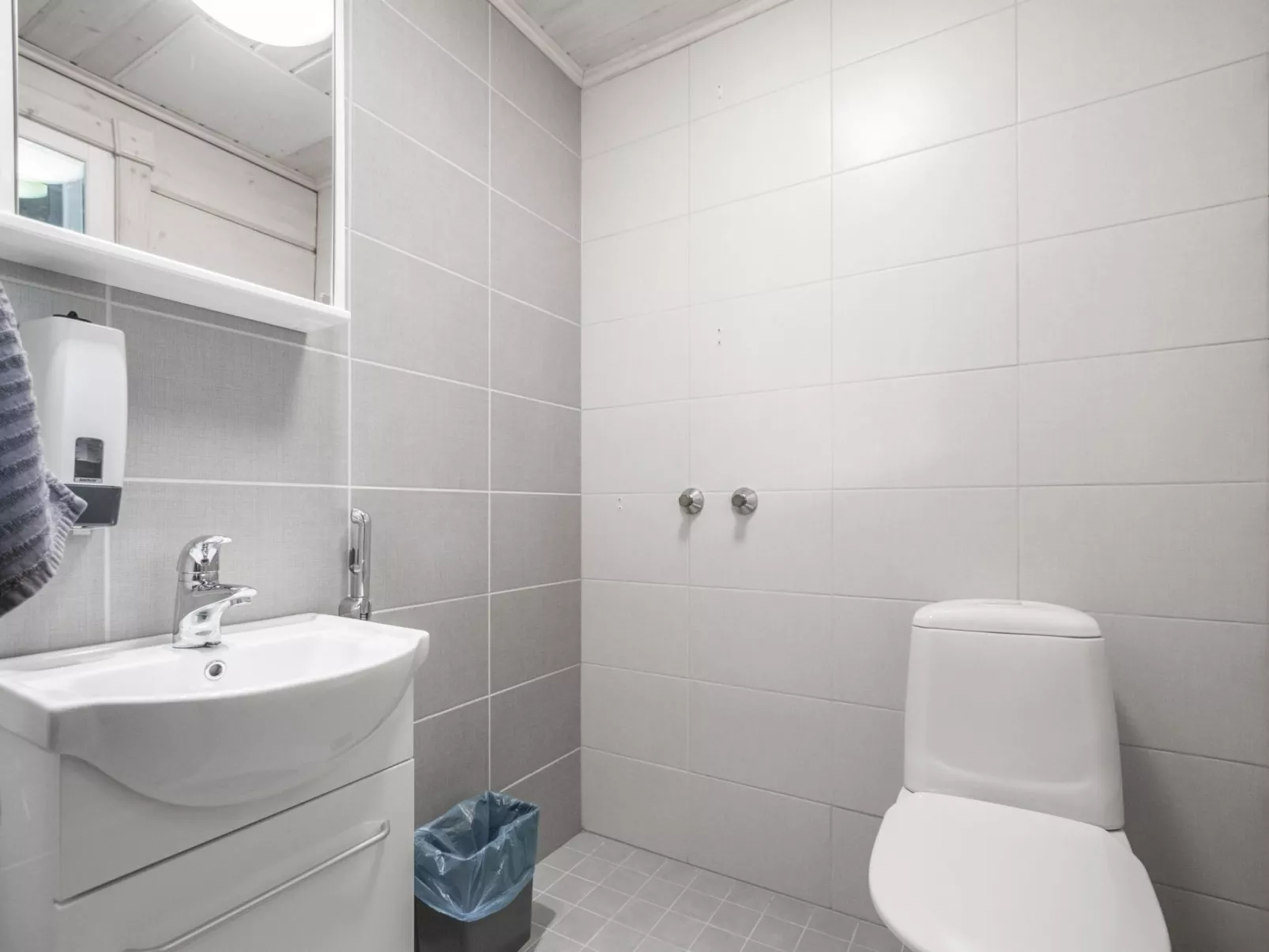 Sinisen tien helmi-Binnen