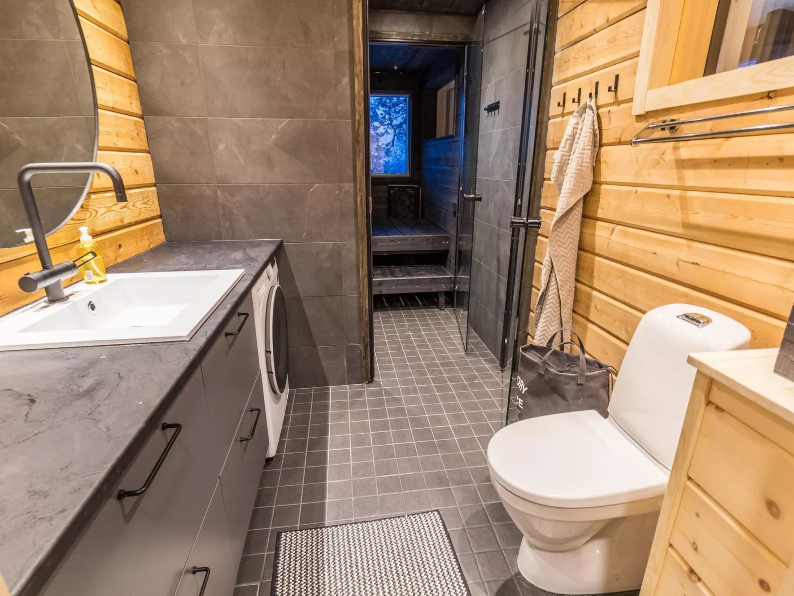 Kelokaltiokylän maja 22-Binnen