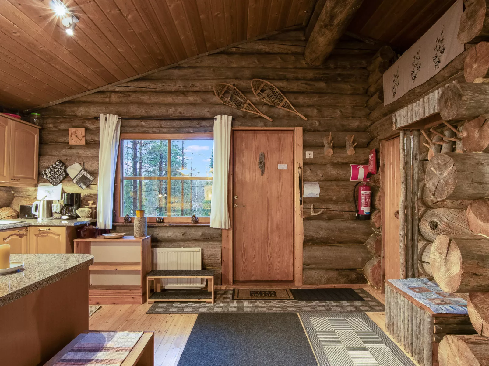 Salmentieva 2-Binnen