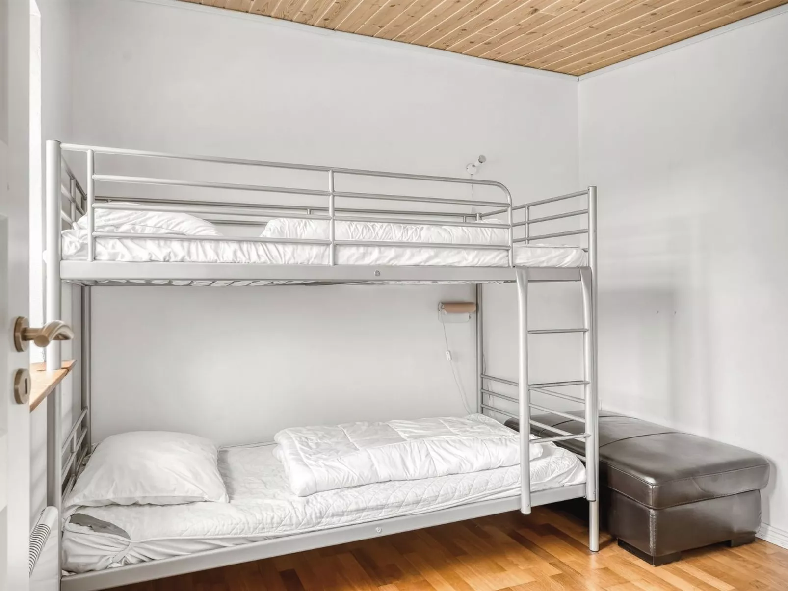 "Aku" - 700m from the sea-Binnen