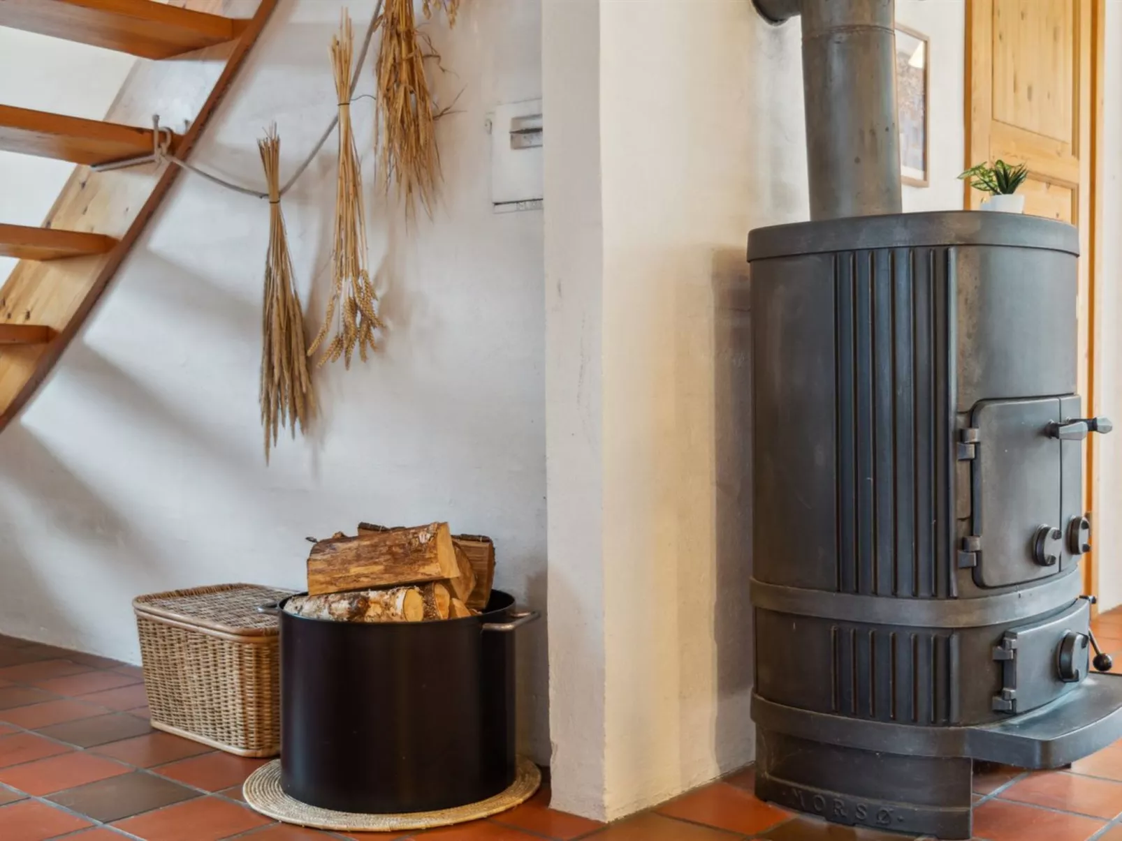 "Naina" - 200m from the sea-Binnen