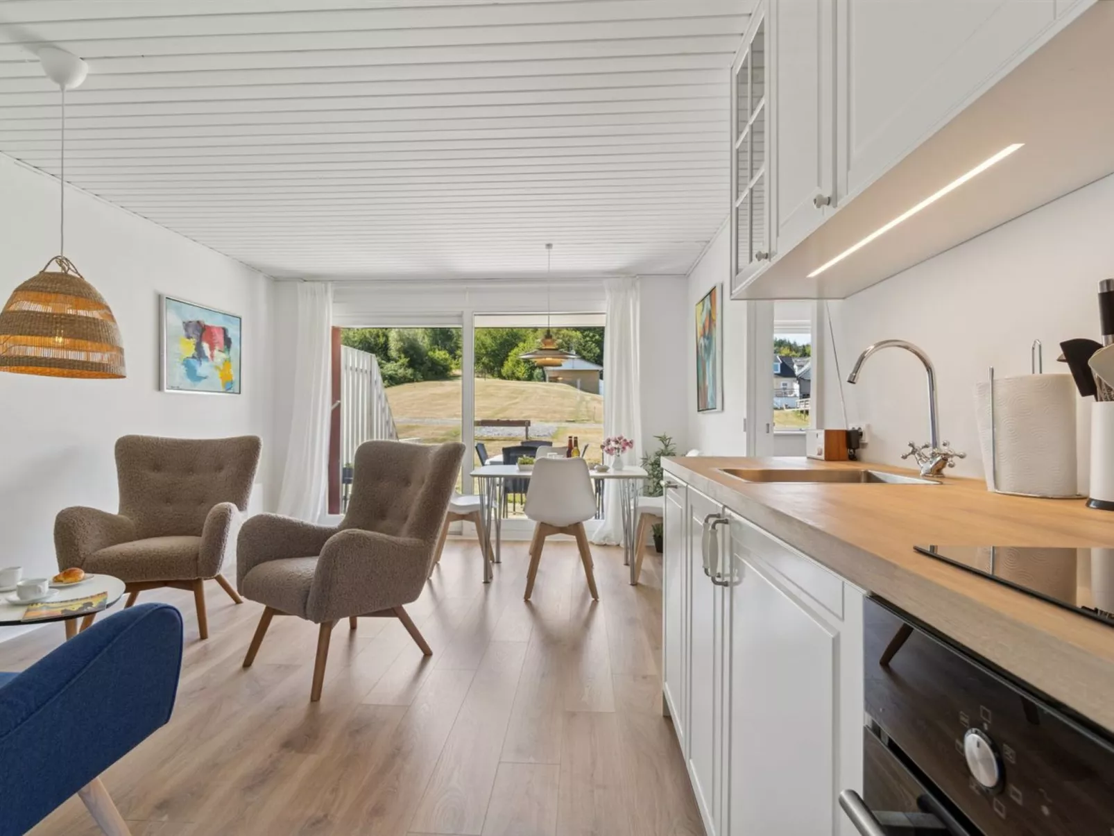 "Heddi" - 300m from the sea-Binnen