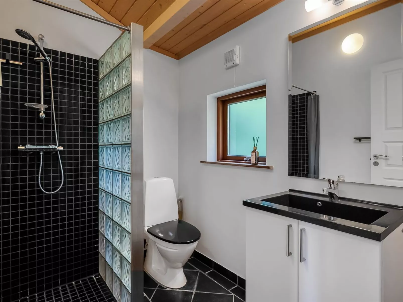 "Rosaline" - 500m from the sea-Binnen