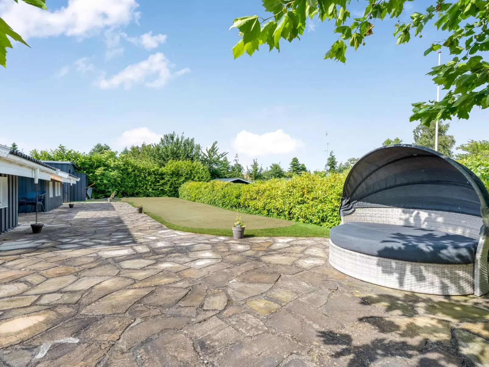 "Ellie" - 700m from the sea-Buiten