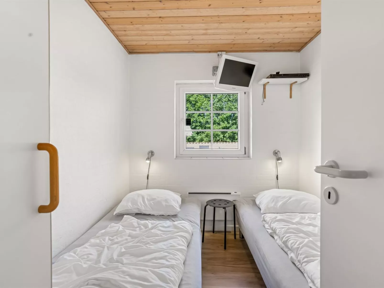 "Tara" - 900m from the sea-Binnen