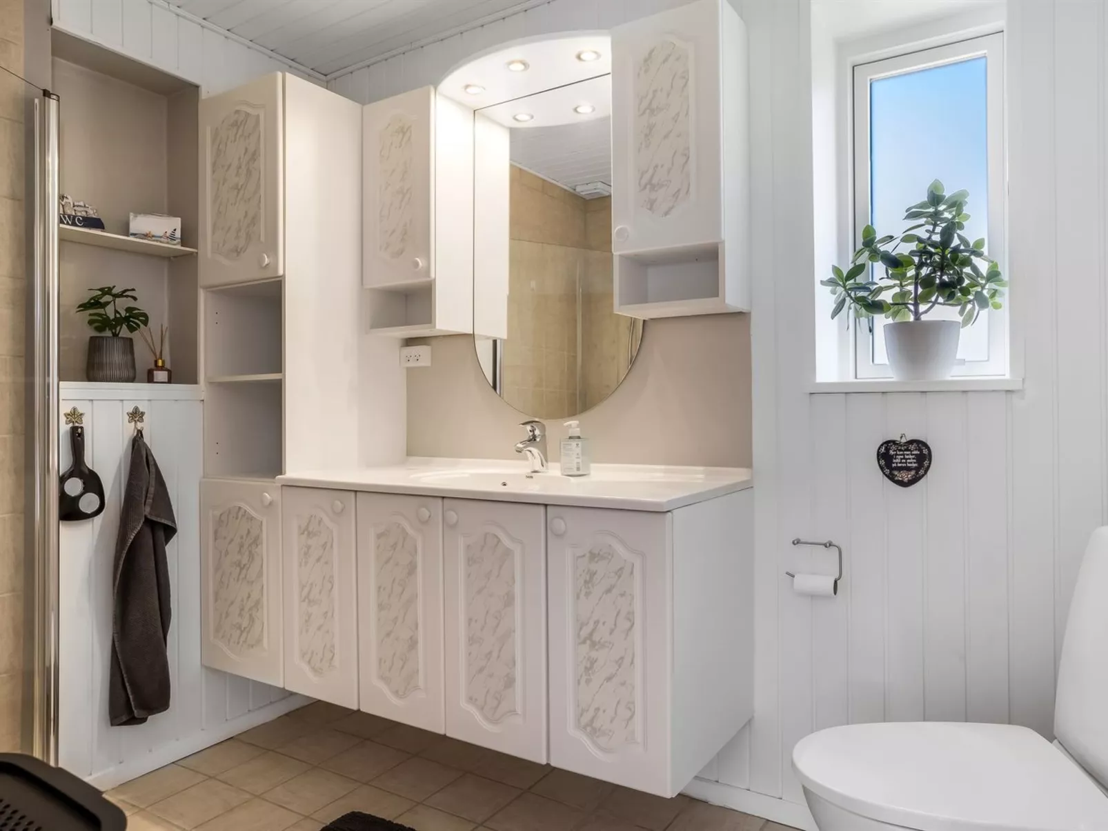 "Tecumseh" - 300m from the sea-Binnen