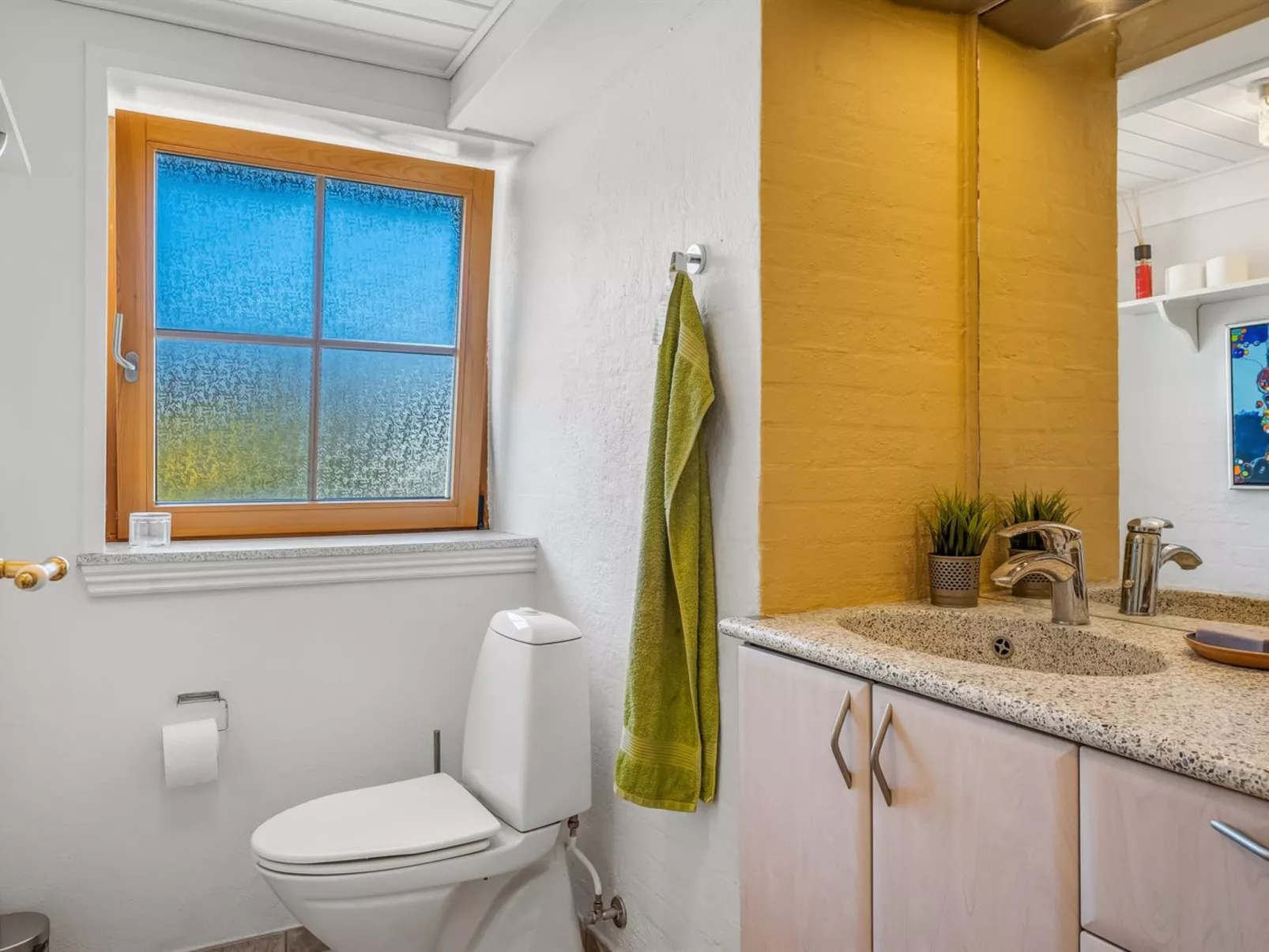 "Elia" - 5km to the fjord-Binnen