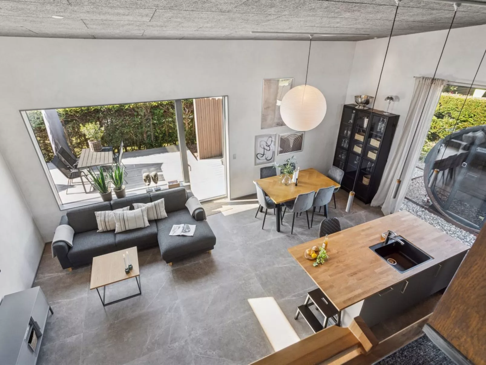 "Elvie" - 150m from the sea-Binnen