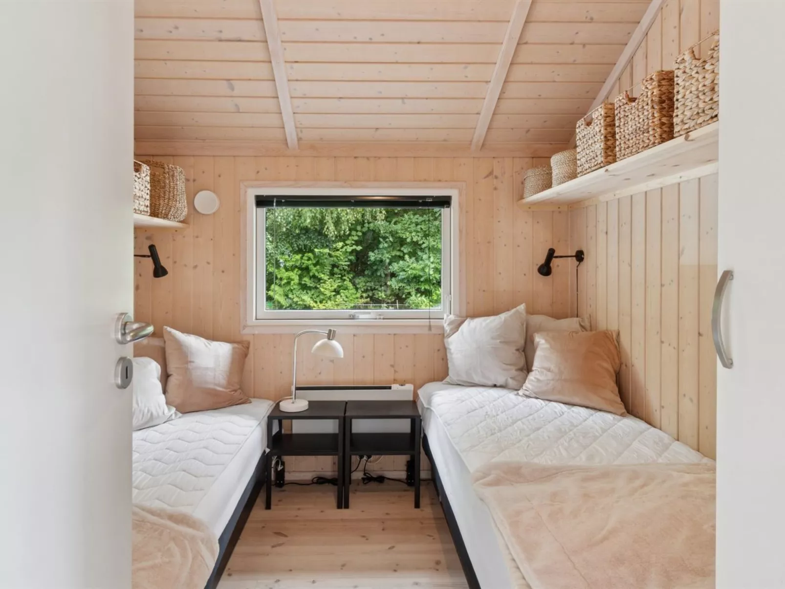 "Emelita" - 175m from the sea-Binnen