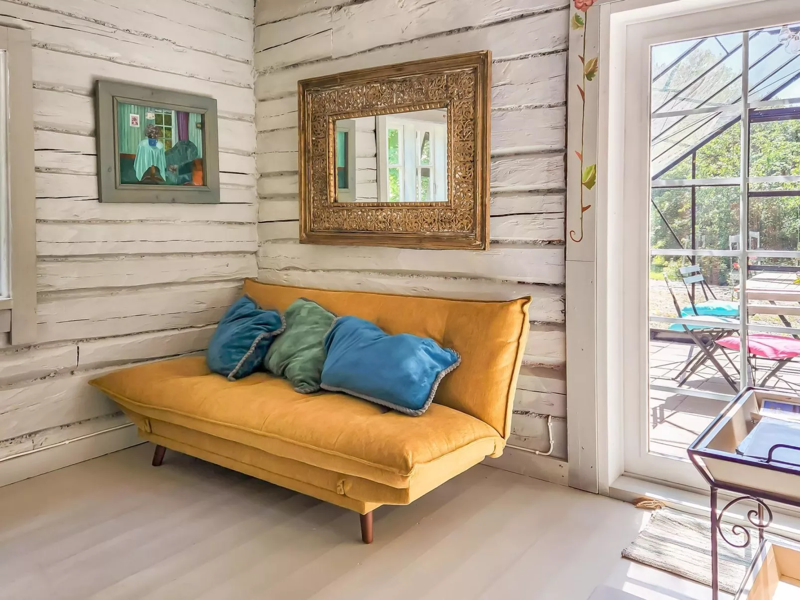 Den lilla röda stugan-Binnen