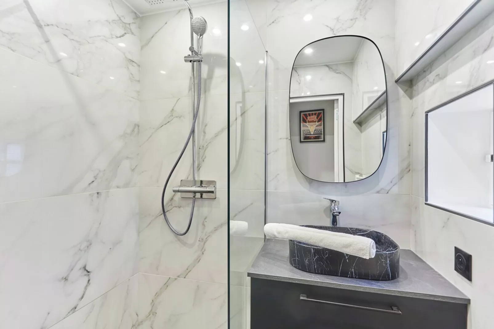 REUNION NEW-Niet-getagd