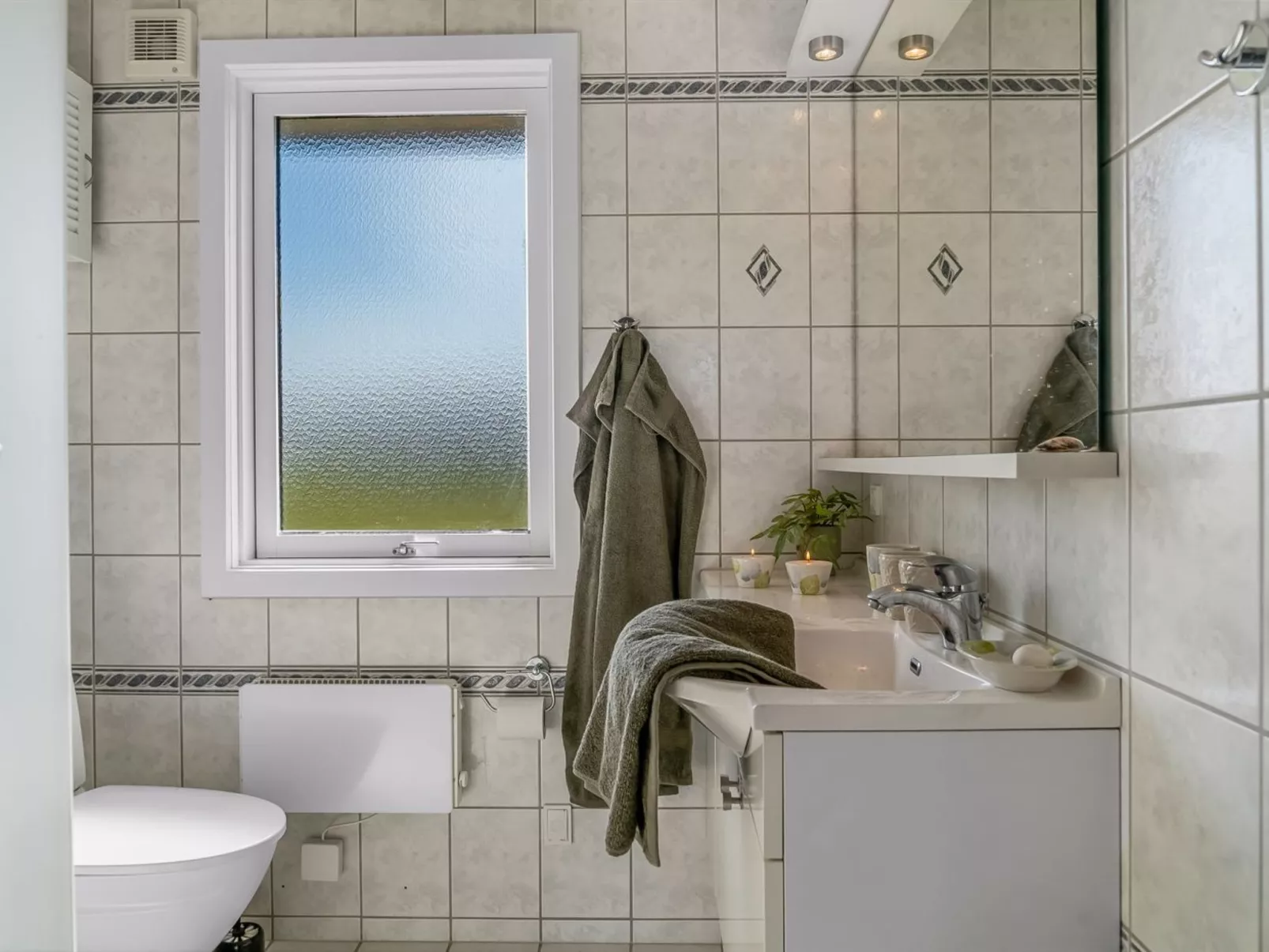 "Myrna" - 250m from the sea-Binnen