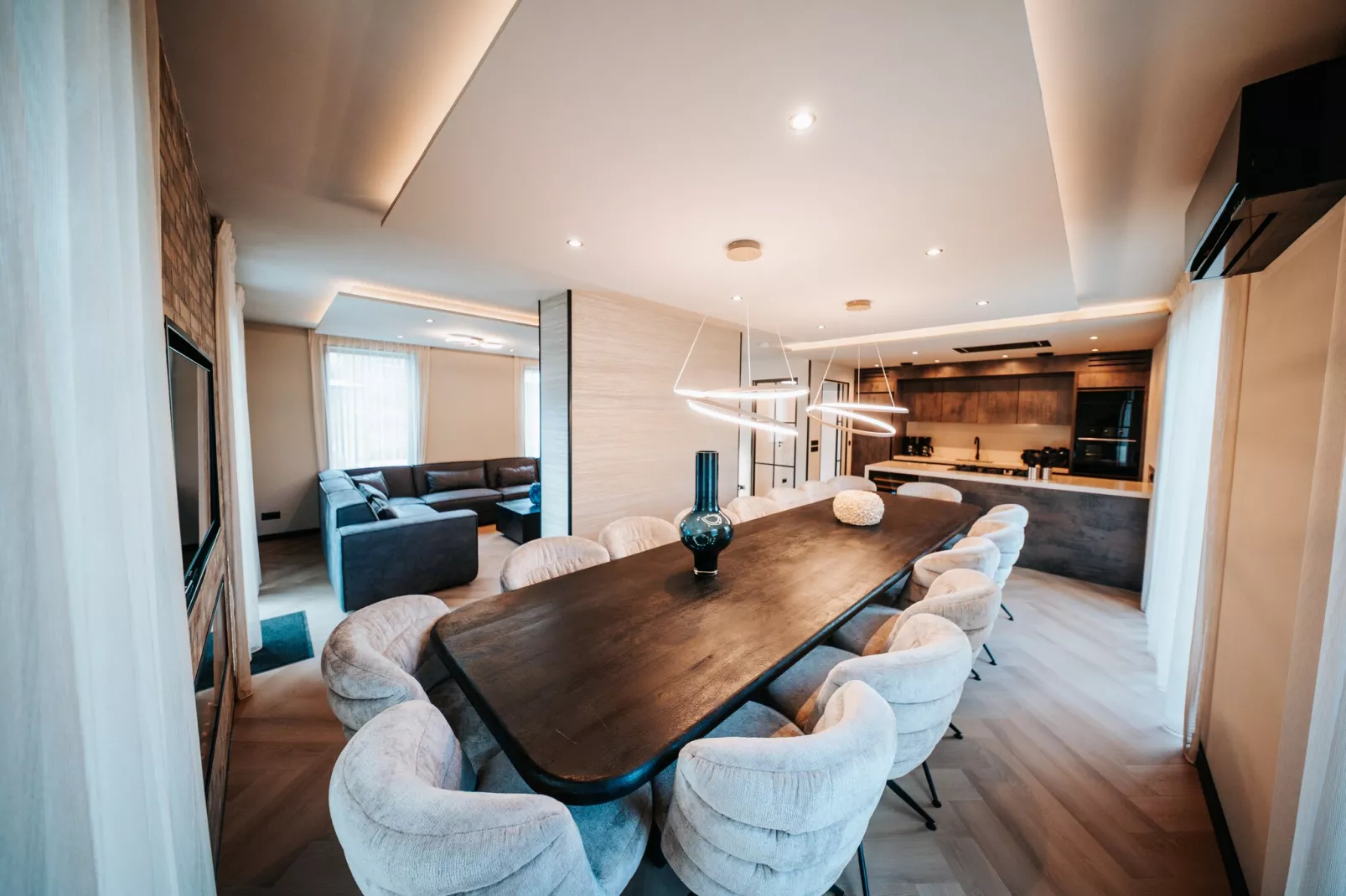 Villa Watergloed | 16 personen-Eetkamer