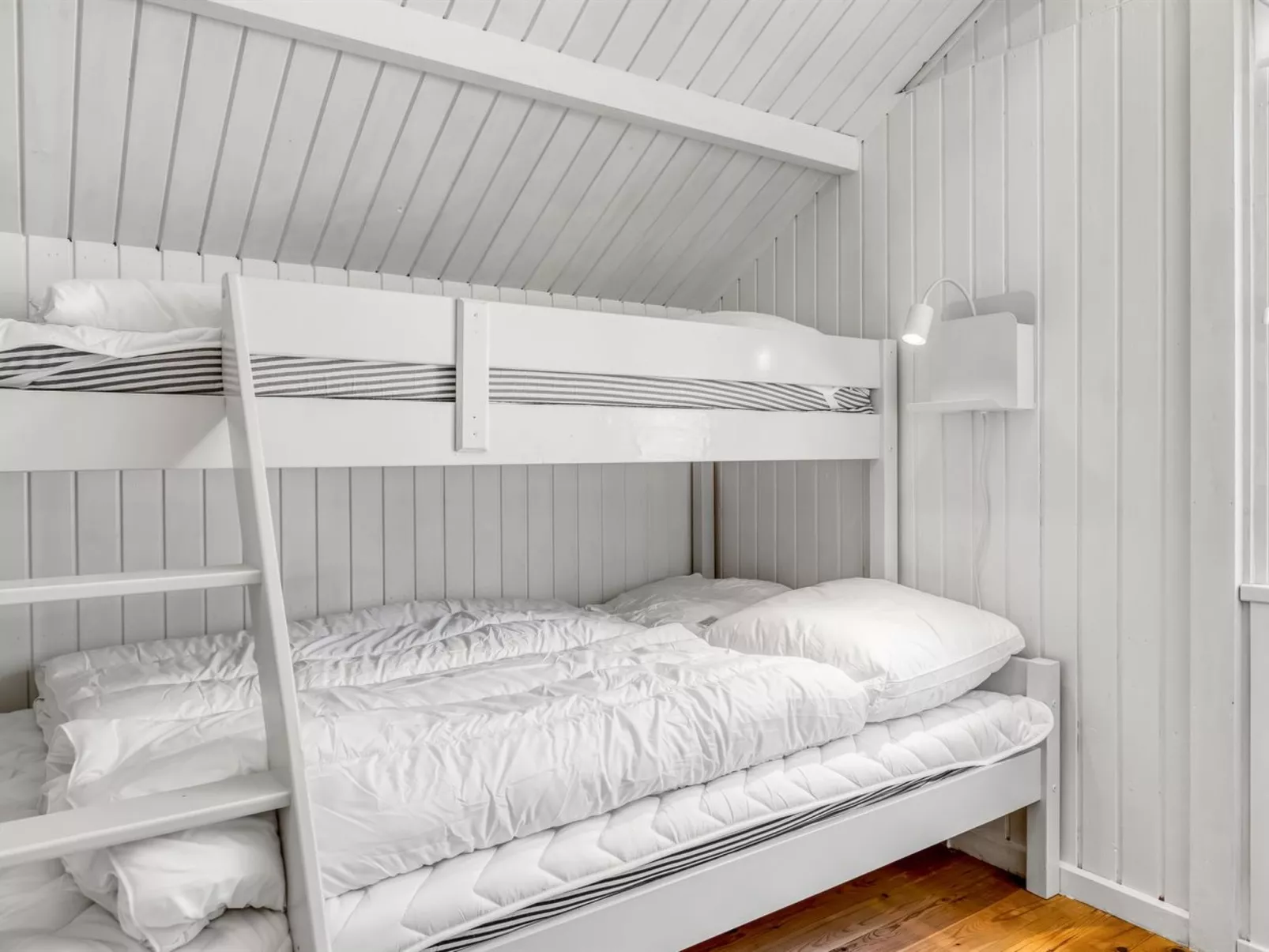 "Madita" - 30km from the sea-Binnen