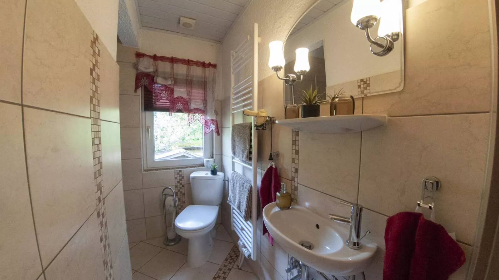 Das Haus am Wald-Badkamer