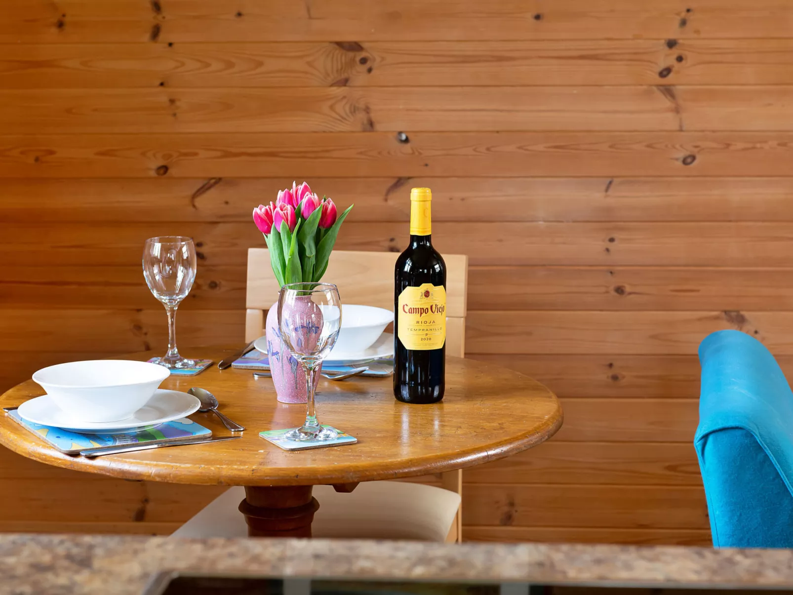 Toll Bridge Cottage-Binnen