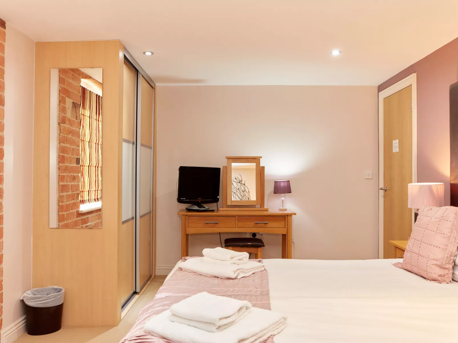 Sunshine Cottage-Binnen