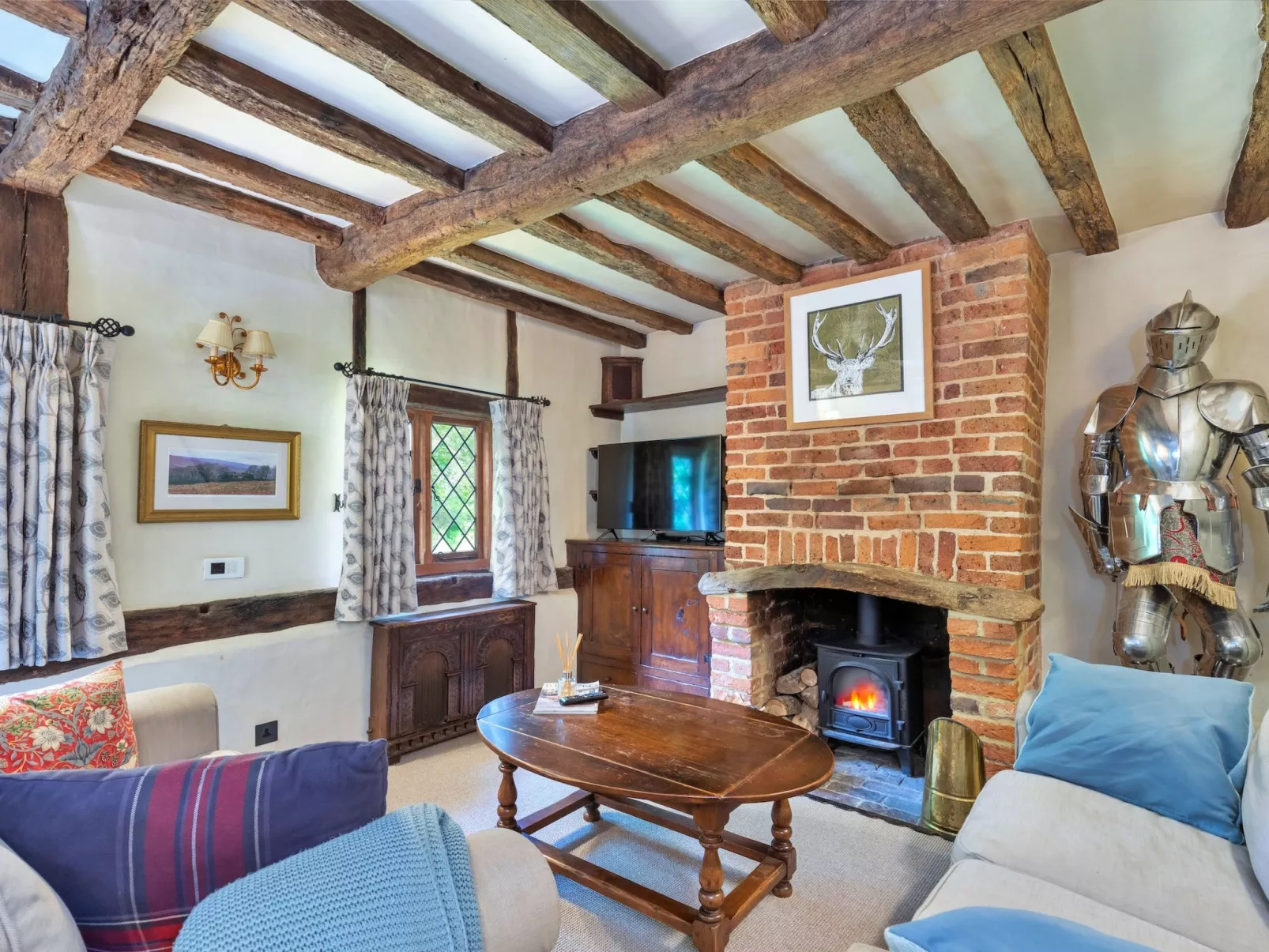 Sandhill Cottage with Hot Tub-Binnen