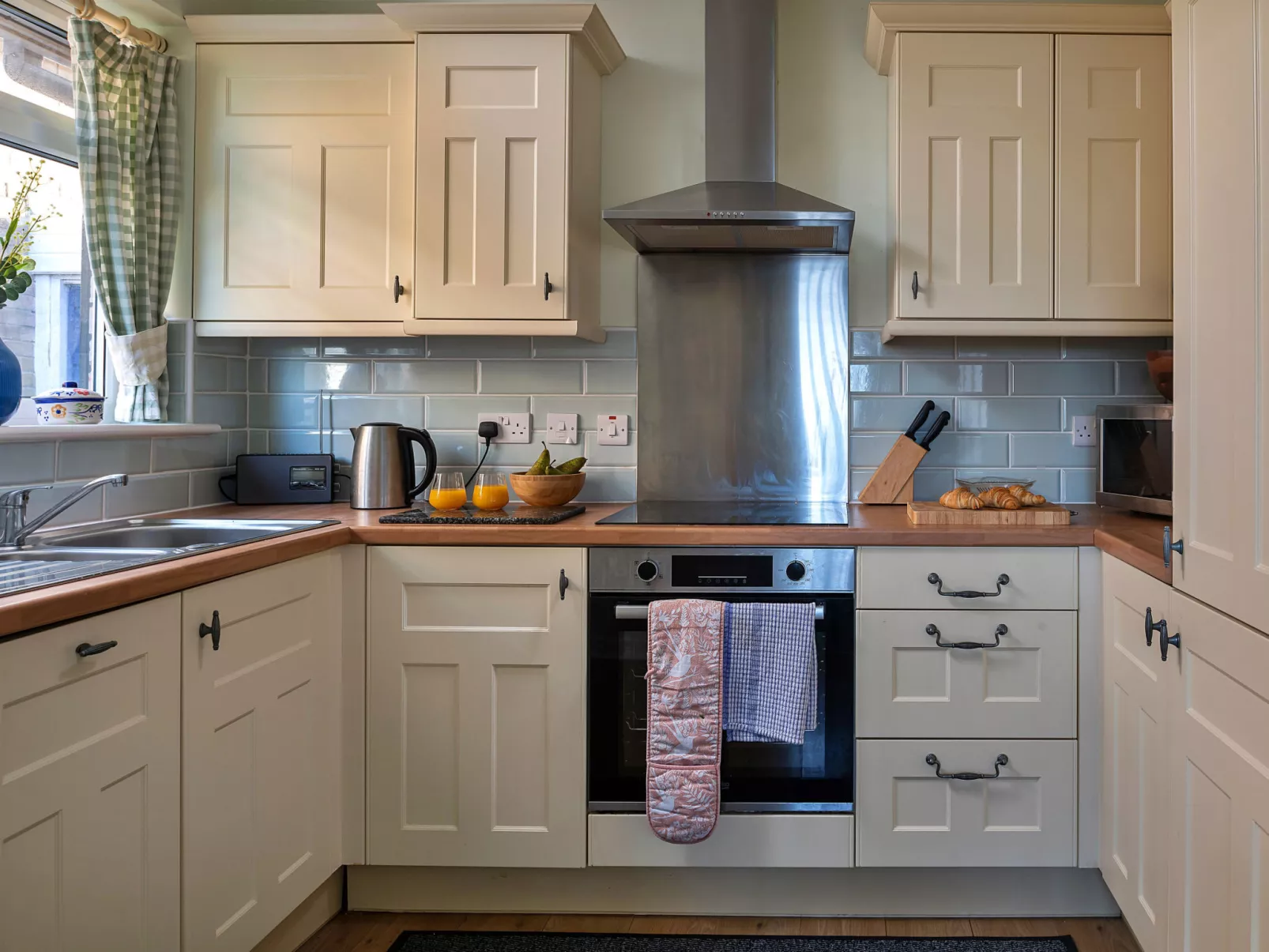 37 Bro Enddwyn-Binnen