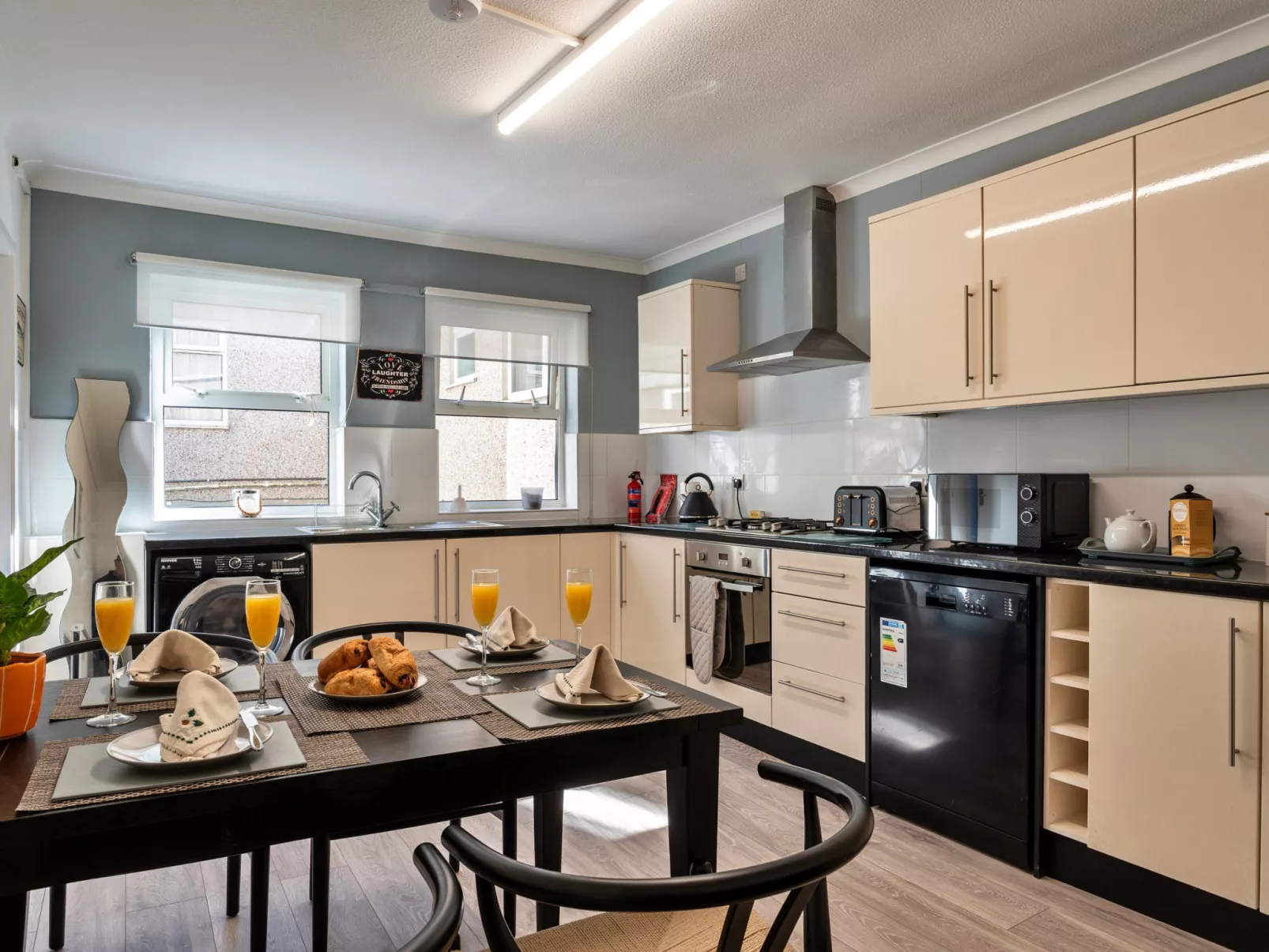 No. 5 Harlequin-Binnen