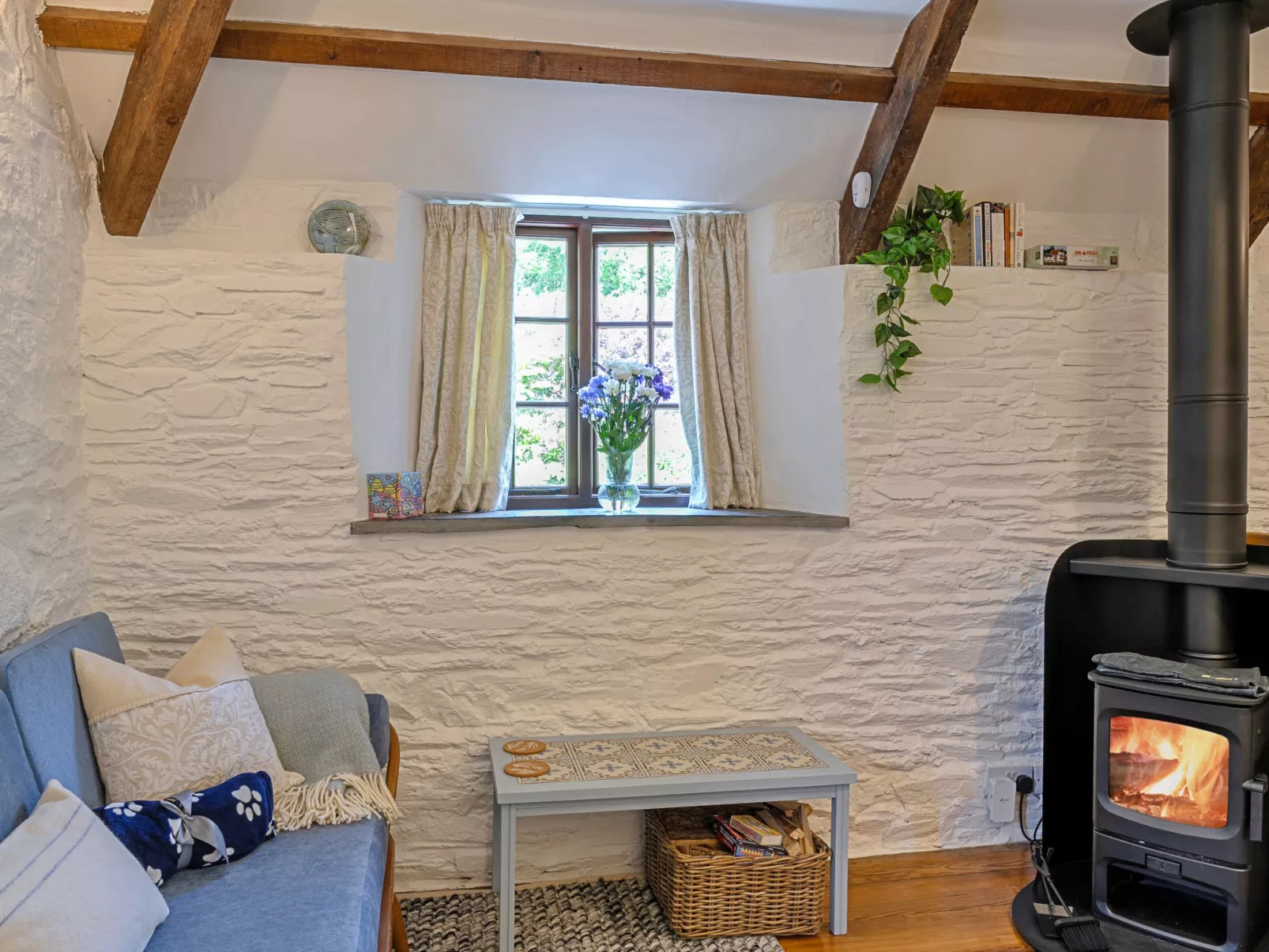 Rowella Cottage-Binnen