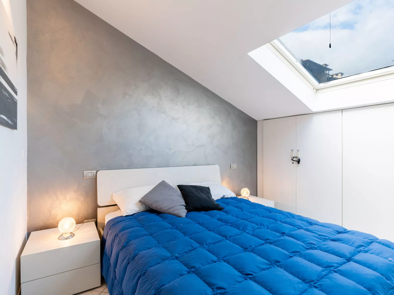 By Center and Sea-Binnen