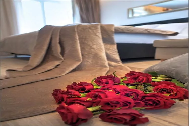 Deluxe Room with King Size Bed (4)-Binnen