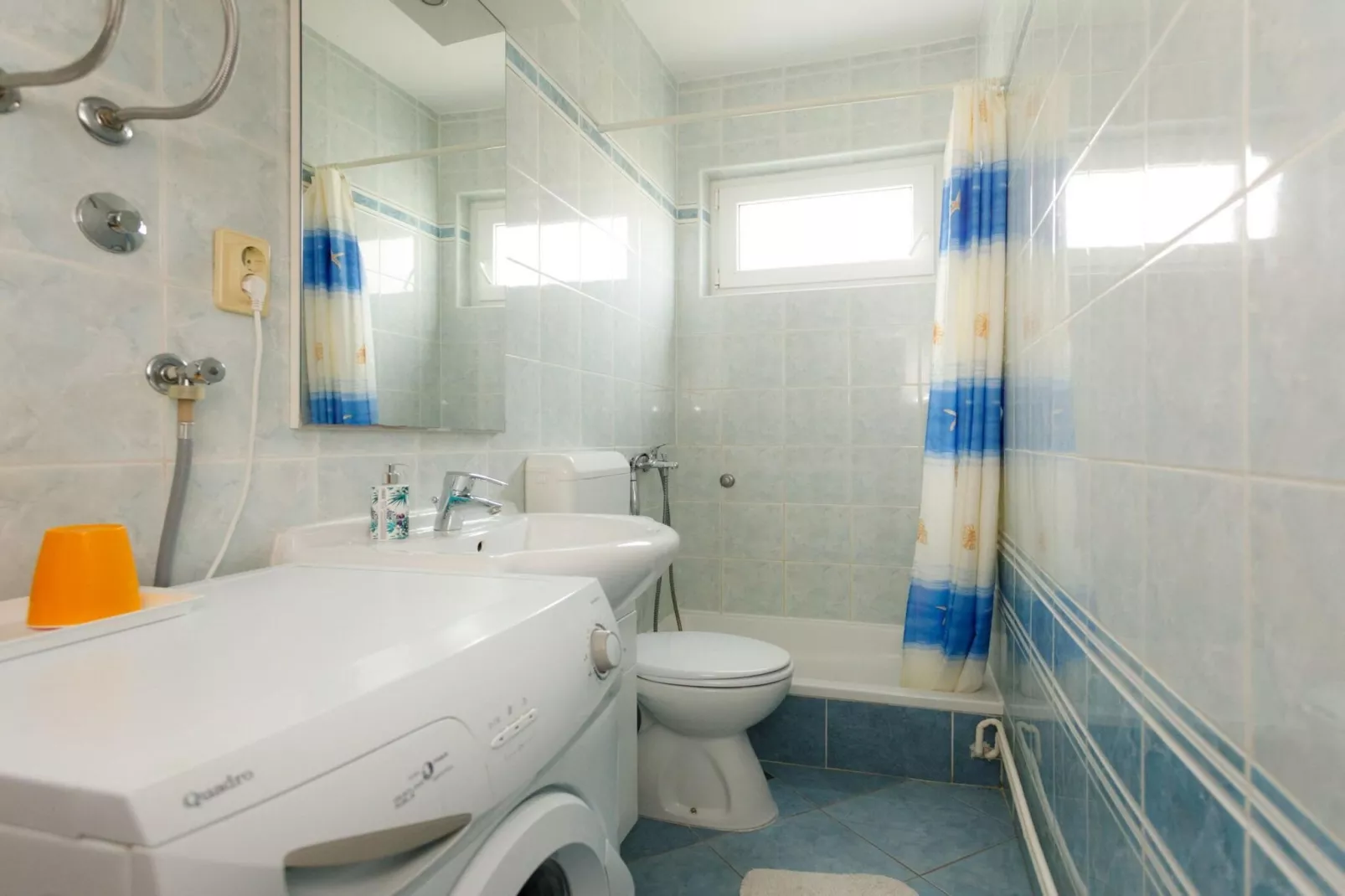 Charming and Tranquil Krk Center Apartment - One Bedroom Apartment with  Balcony-Badkamer