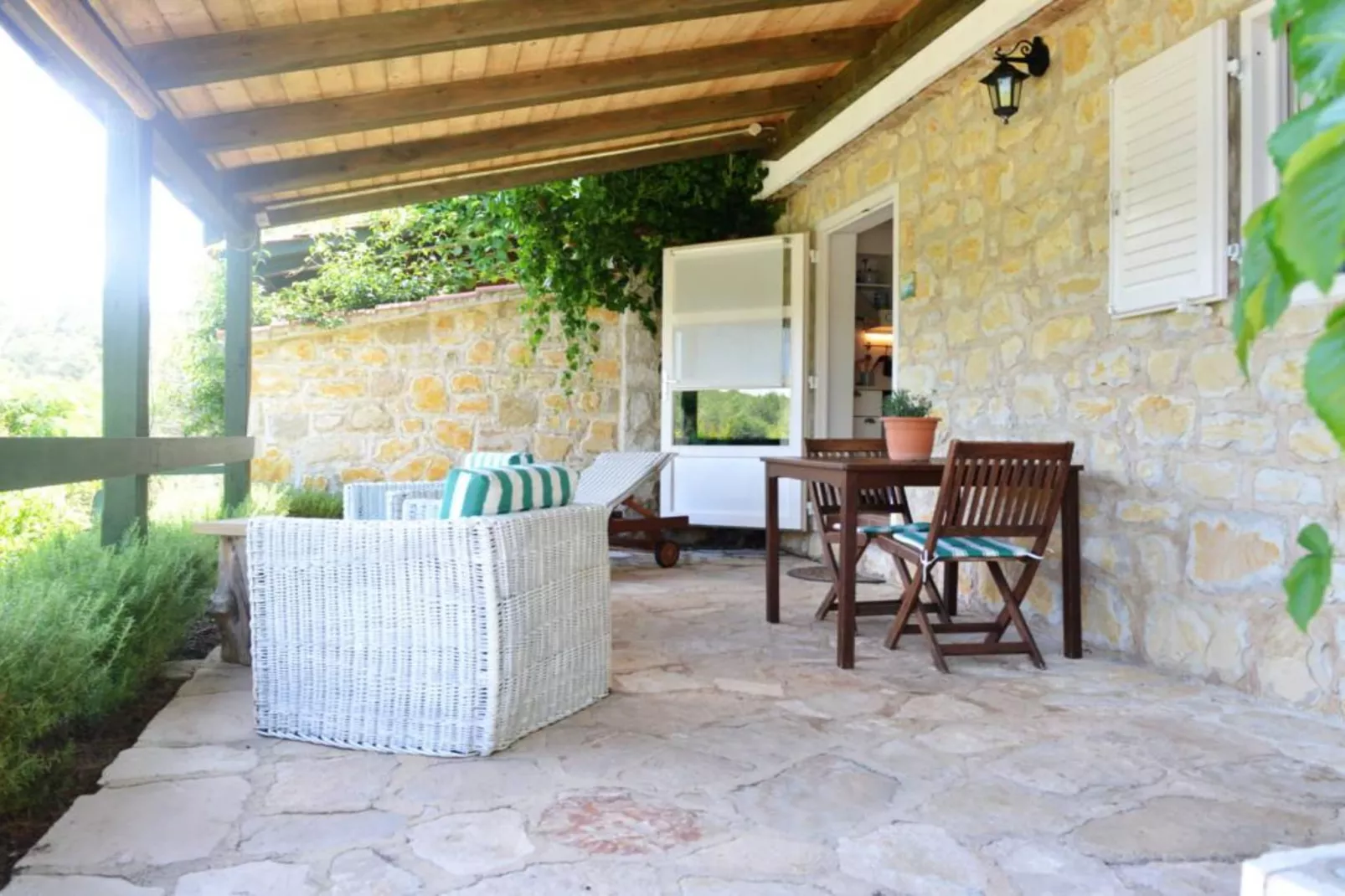 Studio (Ruzmarin)-Binnen