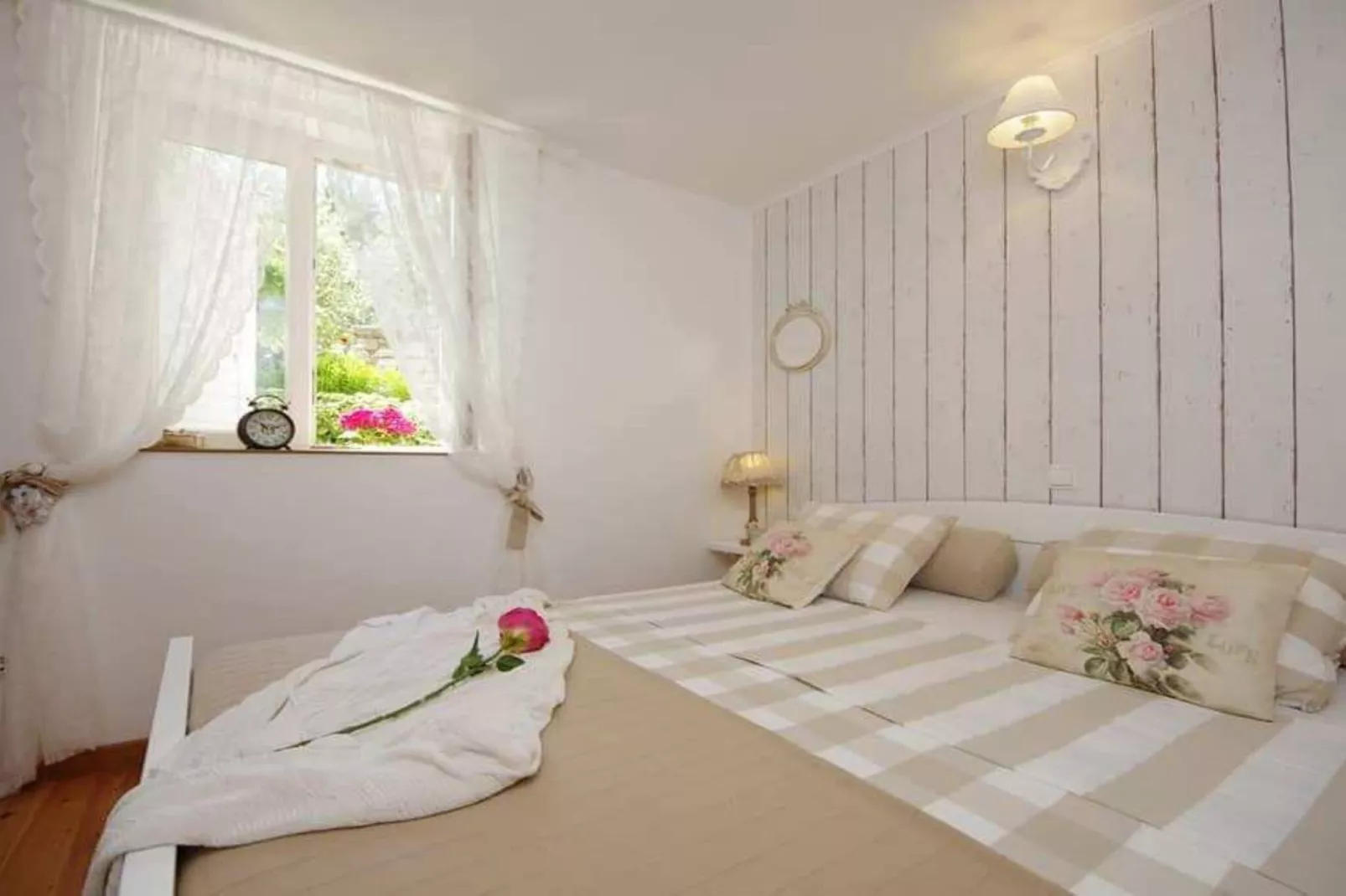 One-Bedroom Apartment (Lovor)-Slaapkamer