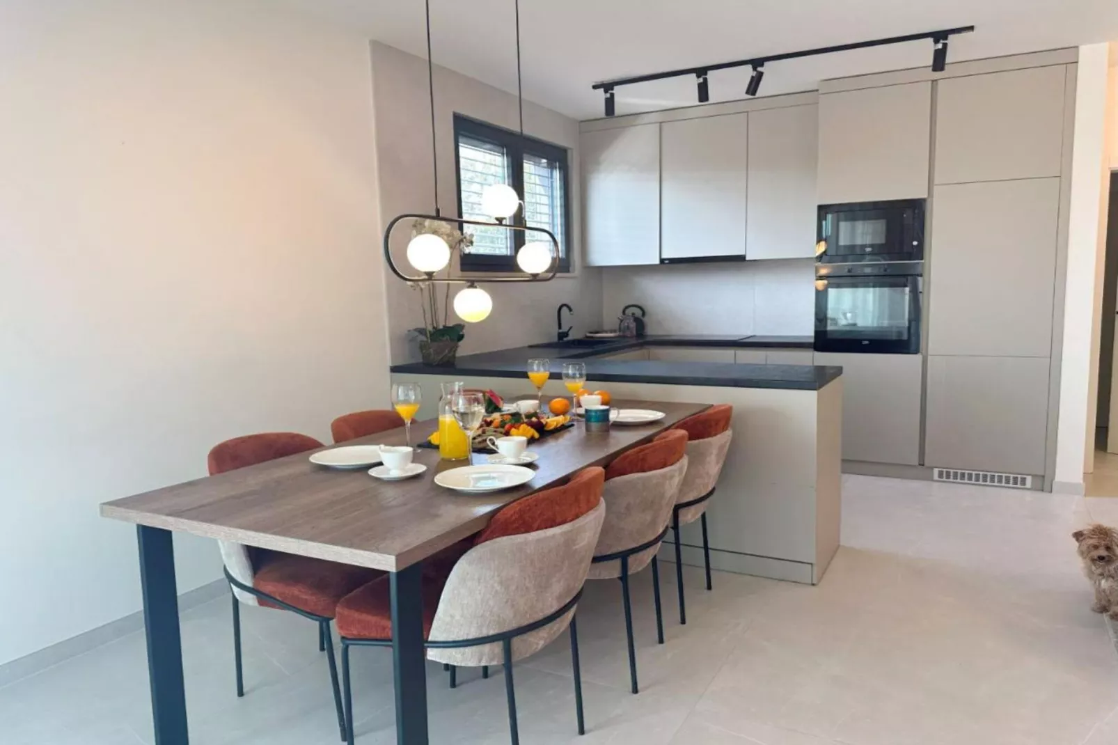 Leonarda Waterfront Residences-One-Bedroom Apartment With Terrace (The Adriatic One) -S1-Eetkamer