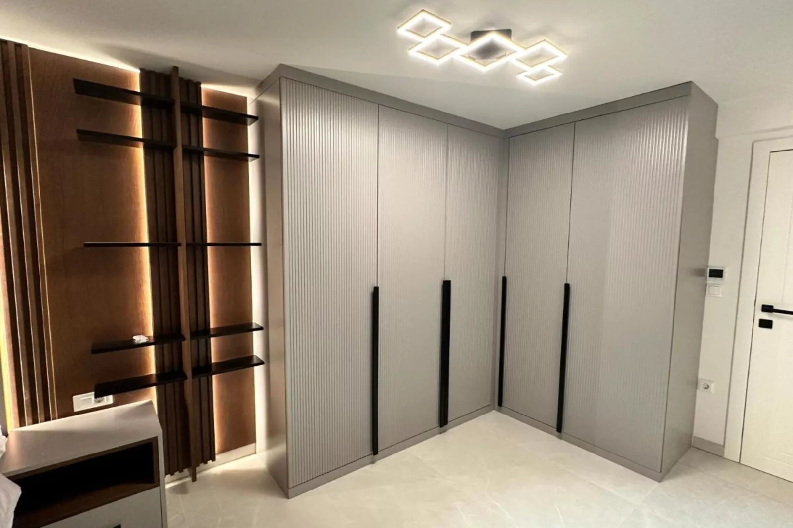 Leonarda Waterfront Residences-Two-Bedroom Apartment with private pool (The Bayfront One) -S5-Slaapkamer