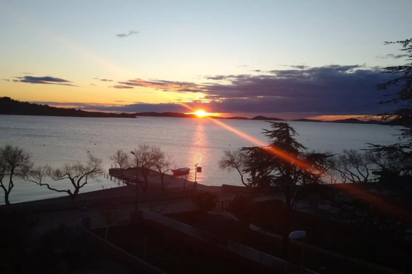 Modern Beachfront Apartments near Šibenik - Classic  Studio Apartment with Balcony and Sea View-Buitenlucht
